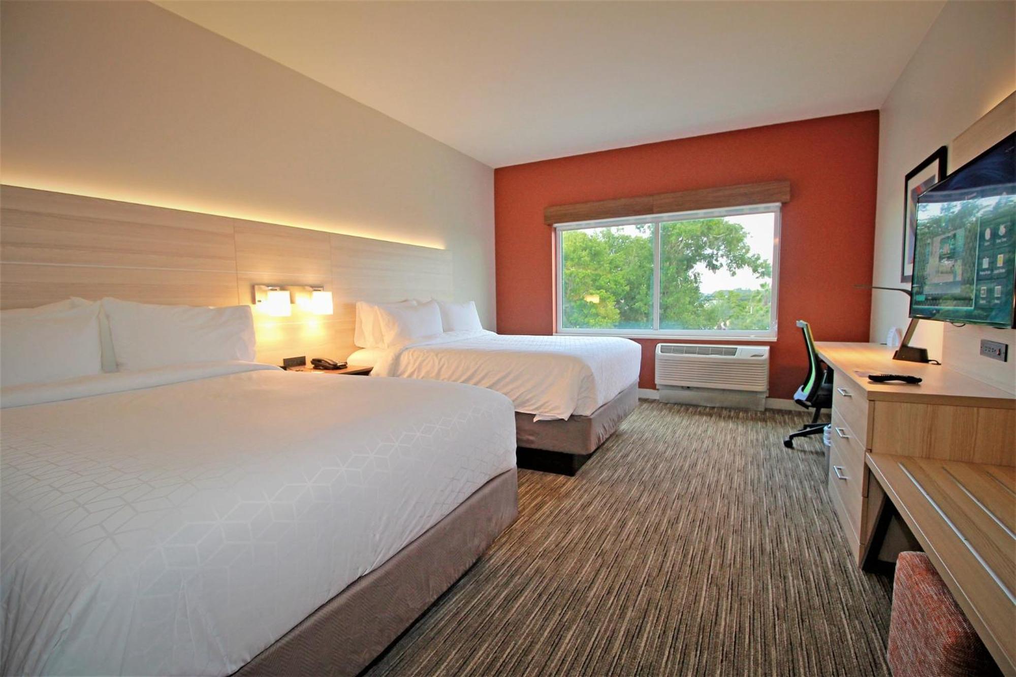 Holiday Inn Express & Suites Ocala, An Ihg Hotel Exterior photo